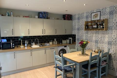 11 Grantham Road, Great Gonerby, Grantham, NG31 8JZ