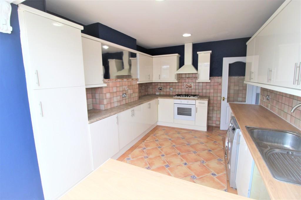 Therapia Lane, Croydon 3 bed terraced house £1,700 pcm (£392 pw)