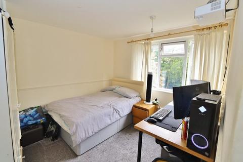 142 Highfield Road, Romford, RM5 3AG