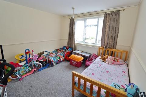 142 Highfield Road, Romford, RM5 3AG
