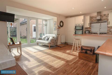 49 Collett Road, Norton Fitzwarren, Taunton, TA2 6DB
