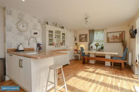 49 Collett Road, Norton Fitzwarren, Taunton, TA2 6DB