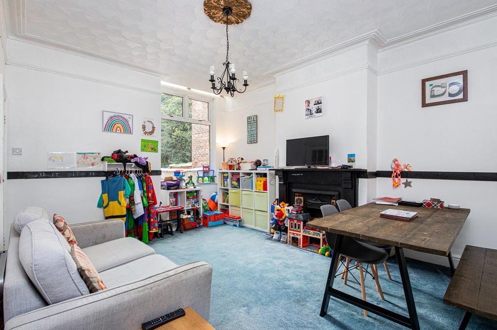 Lime Avenue, Urmston, Manchester, M41 3 bed terraced house £300,000
