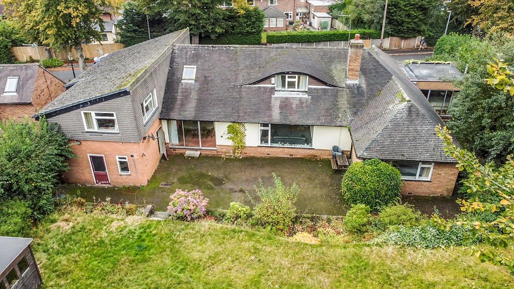 Hall Drive, Appleton, Warrington, WA4 5 bed bungalow £625,000