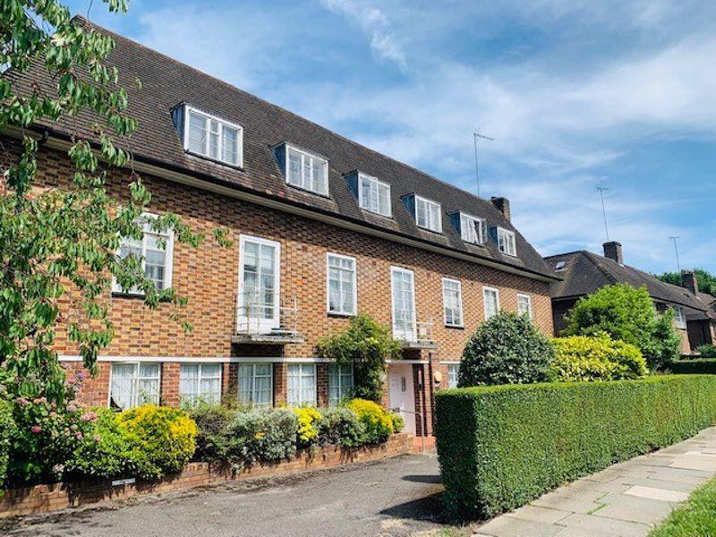 Litchfield Way, Hampstead Garden Suburb, NW11 3 bed flat £1,798 pcm