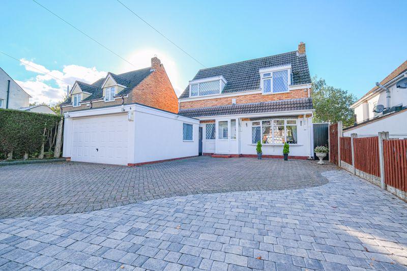Blackwood Road, Streetly, Sutton Coldfield, B74 3PH 3 bed detached