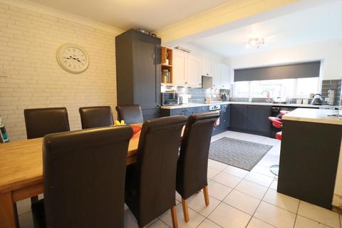 23 West Way, Luton, LU2 8DZ