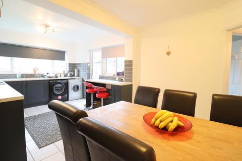 23 West Way, Luton, LU2 8DZ