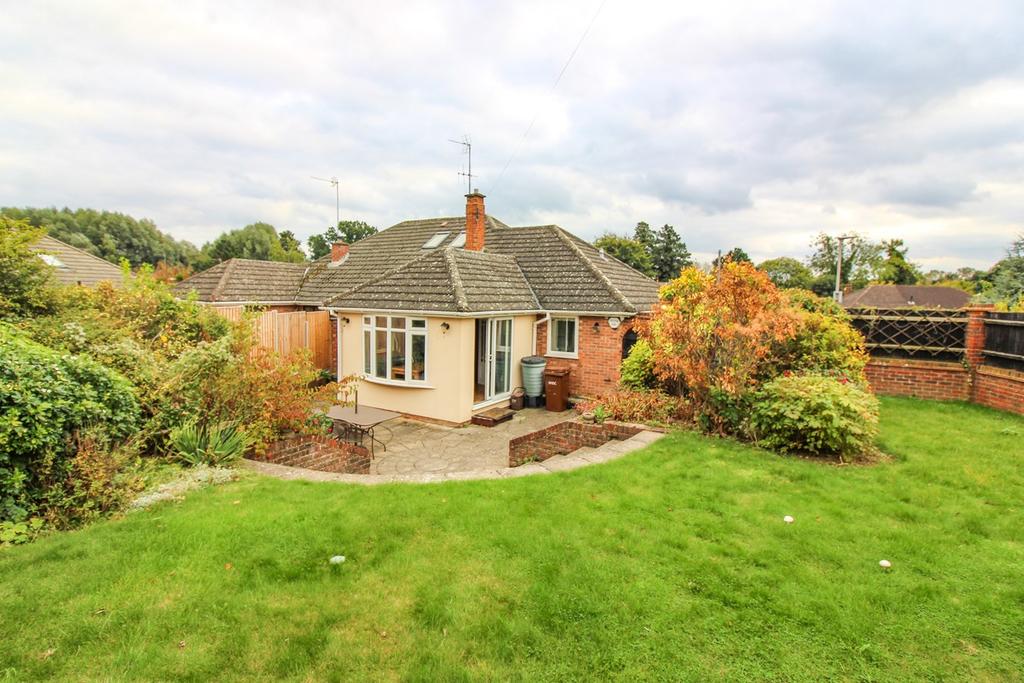 Ninesprings Way, Hitchin, SG4 3 bed semidetached bungalow £575,000