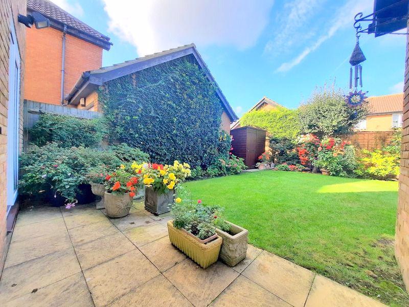 Westmacott Drive, Feltham 3 bed detached house £475,000