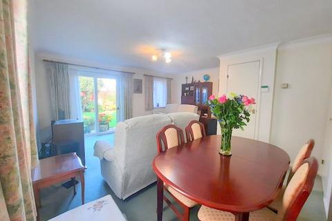 276 Westmacott Drive, Feltham, TW14 9XA