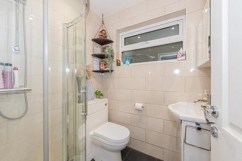 15 Fairford Gardens, Worcester Park, KT4 7BQ