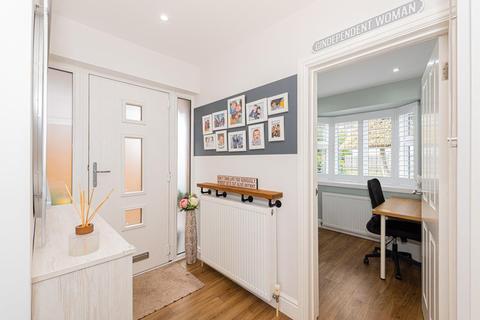 15 Fairford Gardens, Worcester Park, KT4 7BQ