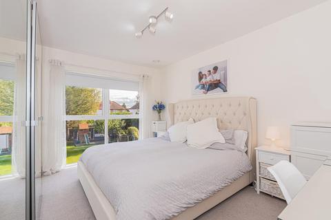 15 Fairford Gardens, Worcester Park, KT4 7BQ