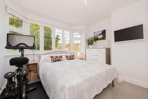 15 Fairford Gardens, Worcester Park, KT4 7BQ
