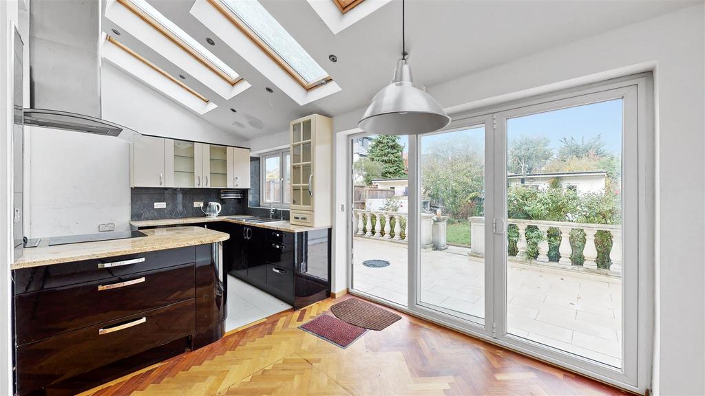 Medway Gardens, Wembley 3 bed semidetached house for sale £615,000