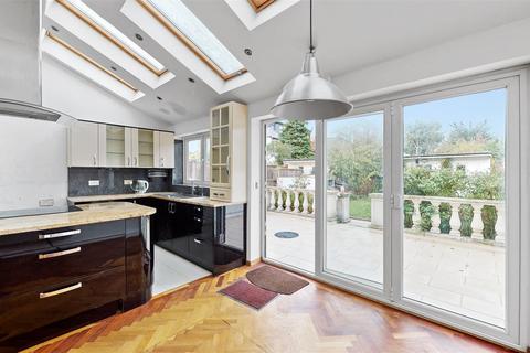 4 Medway Gardens, Wembley, HA0 2RN
