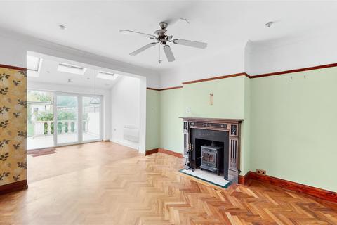 4 Medway Gardens, Wembley, HA0 2RN