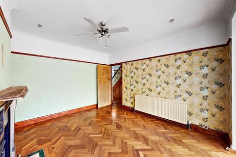 4 Medway Gardens, Wembley, HA0 2RN
