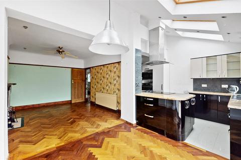 4 Medway Gardens, Wembley, HA0 2RN