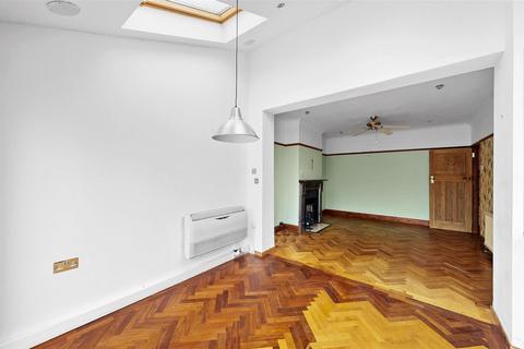 4 Medway Gardens, Wembley, HA0 2RN