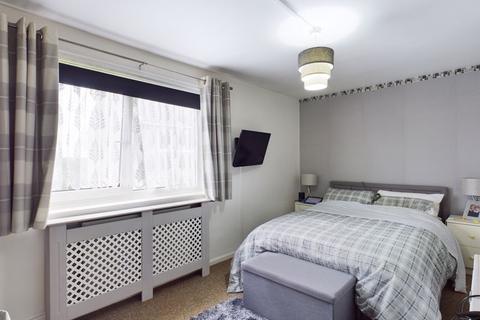 2 bedroom apartment for sale - Sanderling Close, Haverfordwest-2 bedroom flat with garage