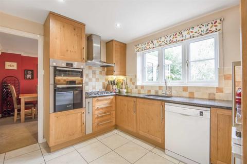 6 Morlais, Emmer Green, Reading, RG4 8PQ