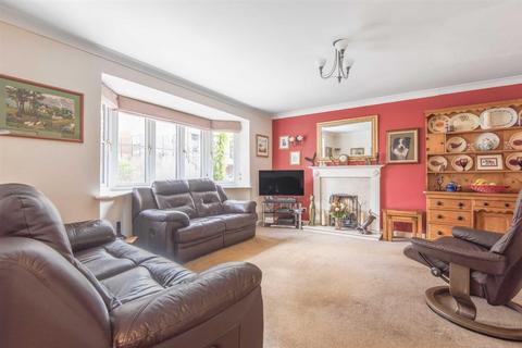 6 Morlais, Emmer Green, Reading, RG4 8PQ