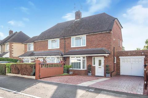 63 Buckingham Drive, Emmer Green, Reading, RG4 8SB