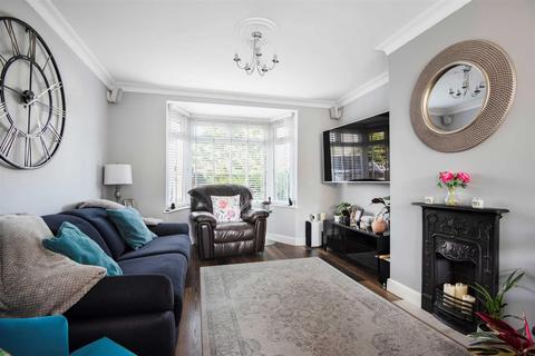 63 Buckingham Drive, Emmer Green, Reading, RG4 8SB