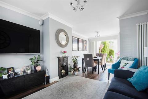 63 Buckingham Drive, Emmer Green, Reading, RG4 8SB