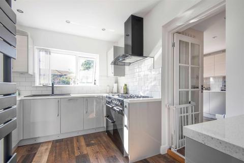 63 Buckingham Drive, Emmer Green, Reading, RG4 8SB
