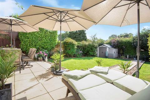 63 Buckingham Drive, Emmer Green, Reading, RG4 8SB
