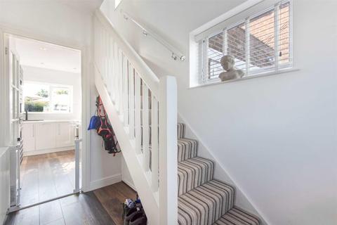63 Buckingham Drive, Emmer Green, Reading, RG4 8SB