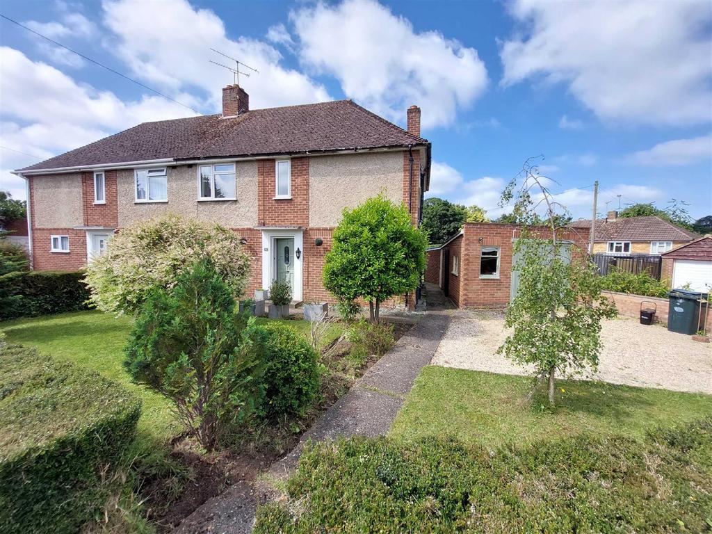 Stuart Close, Emmer Green, Reading 3 bed semidetached house £475,000