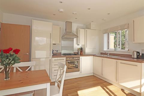182 Canalside, Redhill, RH1 2FW