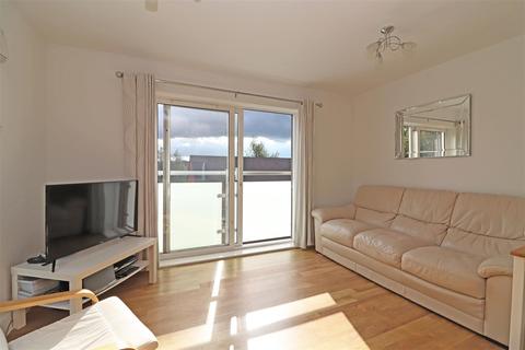 182 Canalside, Redhill, RH1 2FW
