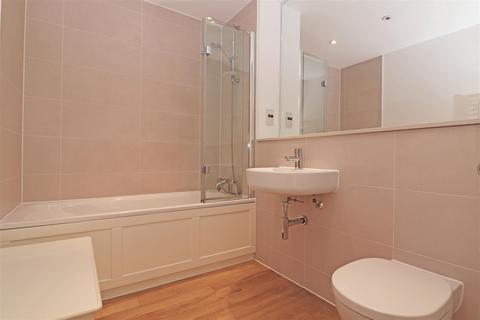 182 Canalside, Redhill, RH1 2FW