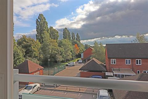 182 Canalside, Redhill, RH1 2FW