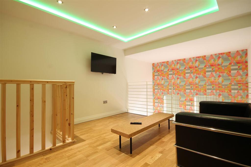 Falconars House, City Centre 1 bed apartment £950 pcm (£219 pw)