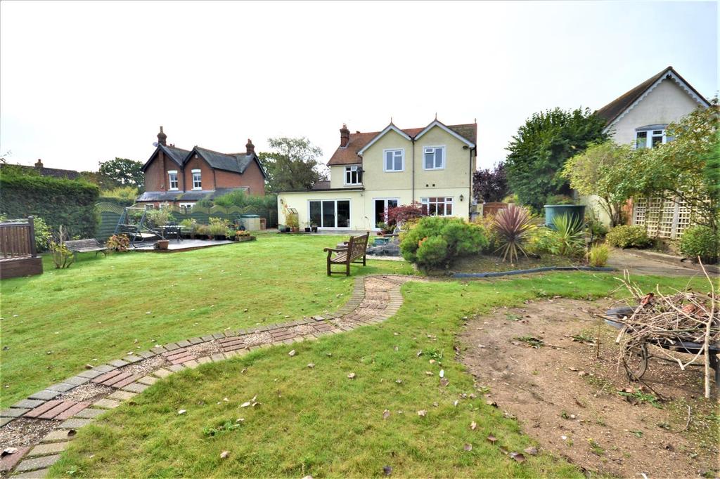 Maldon Road, BurnhamonCrouch 4 bed detached house £830,000