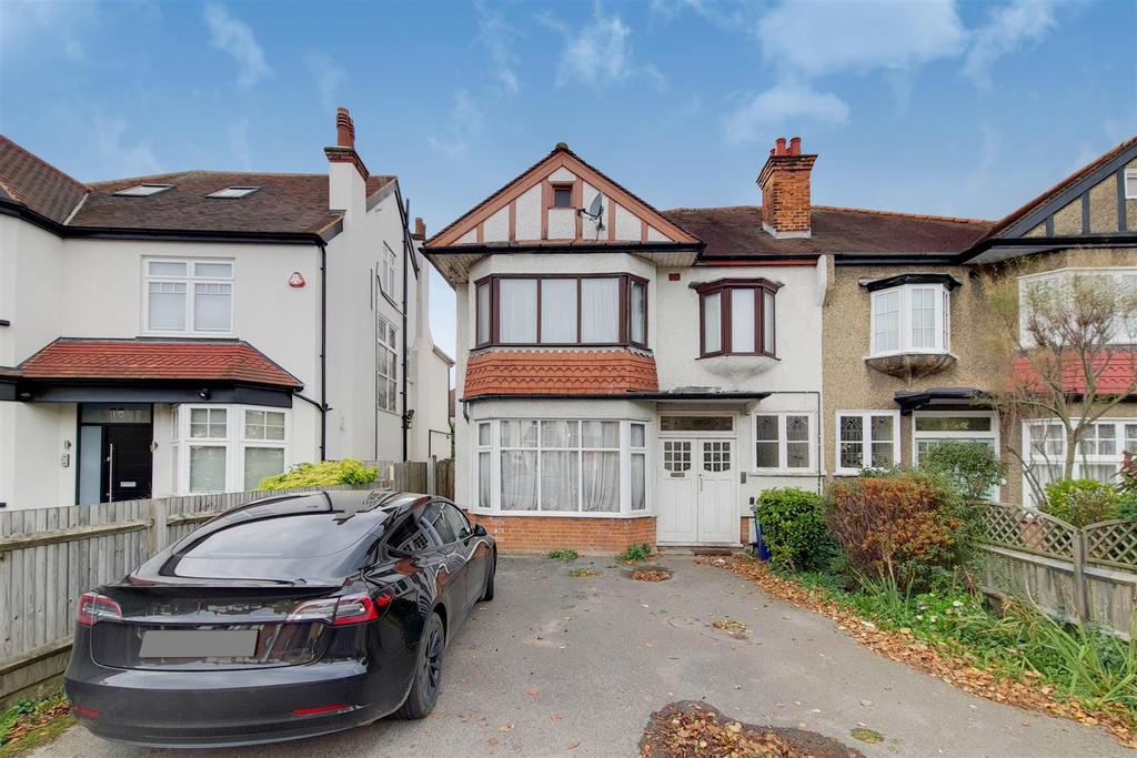 Flower Lane, Mill Hill, London, NW7 2 bed flat £1,500 pcm (£346 pw)