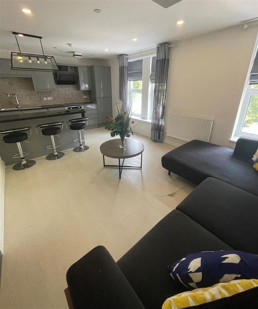 Richmond Parc, Richmond Road, Cardiff 3 bed flat £1,295 pcm (£299 pw)
