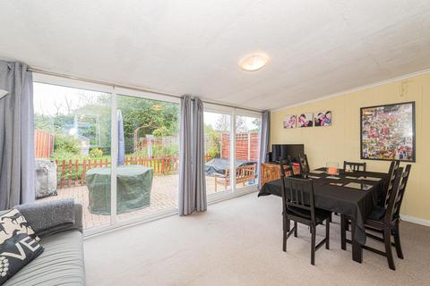 30 Brettgrave, Epsom, KT19 8QY