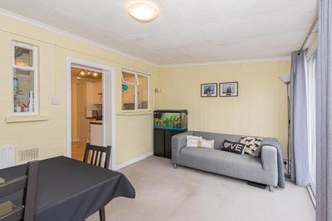 30 Brettgrave, Epsom, KT19 8QY