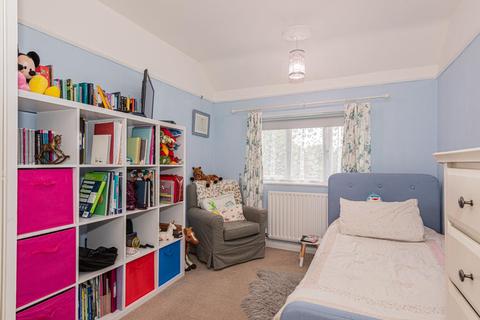 30 Brettgrave, Epsom, KT19 8QY