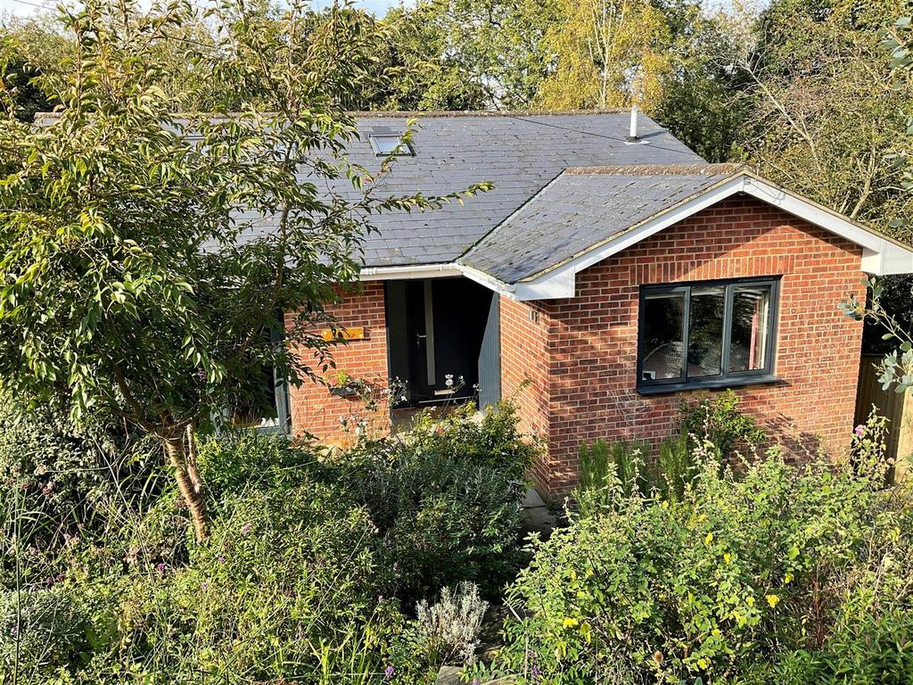 Worsley Lane, Cowes 3 bed detached bungalow £485,000