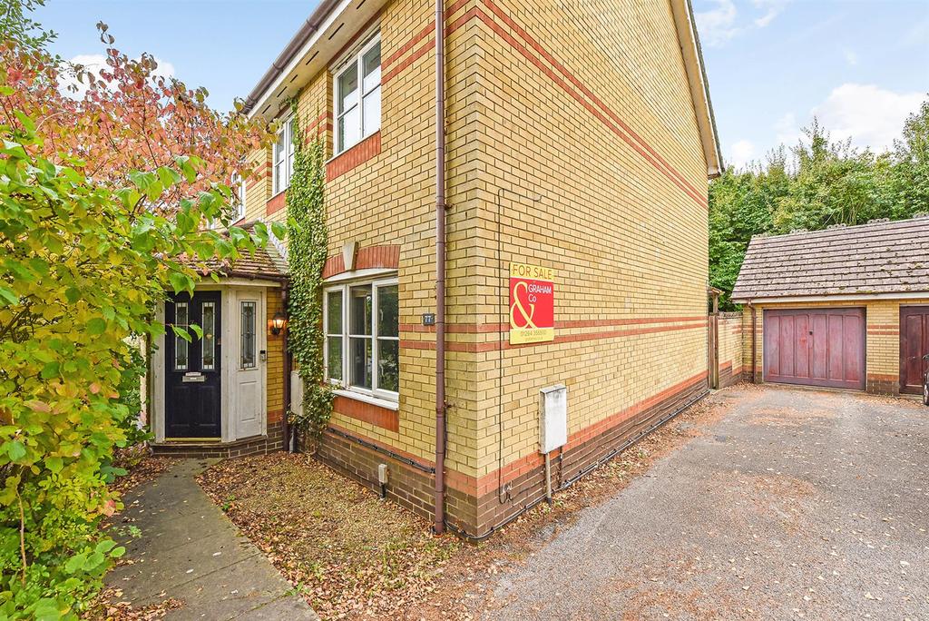 Leyton Way, Andover 3 bed semidetached house £300,000
