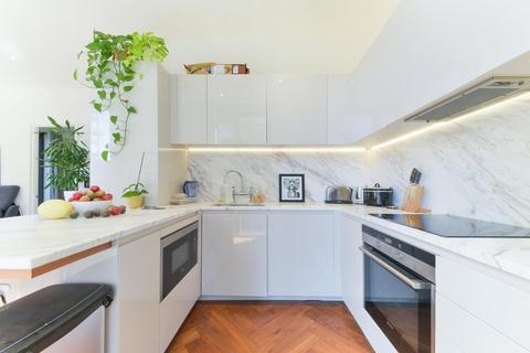1 bedroom apartment to rent, Ambassador Building, Embassy Gardens, London, SW11
