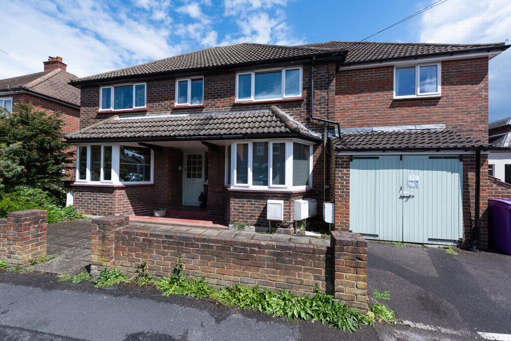 York Road, Farnborough, GU14 1 bed flat £160,000
